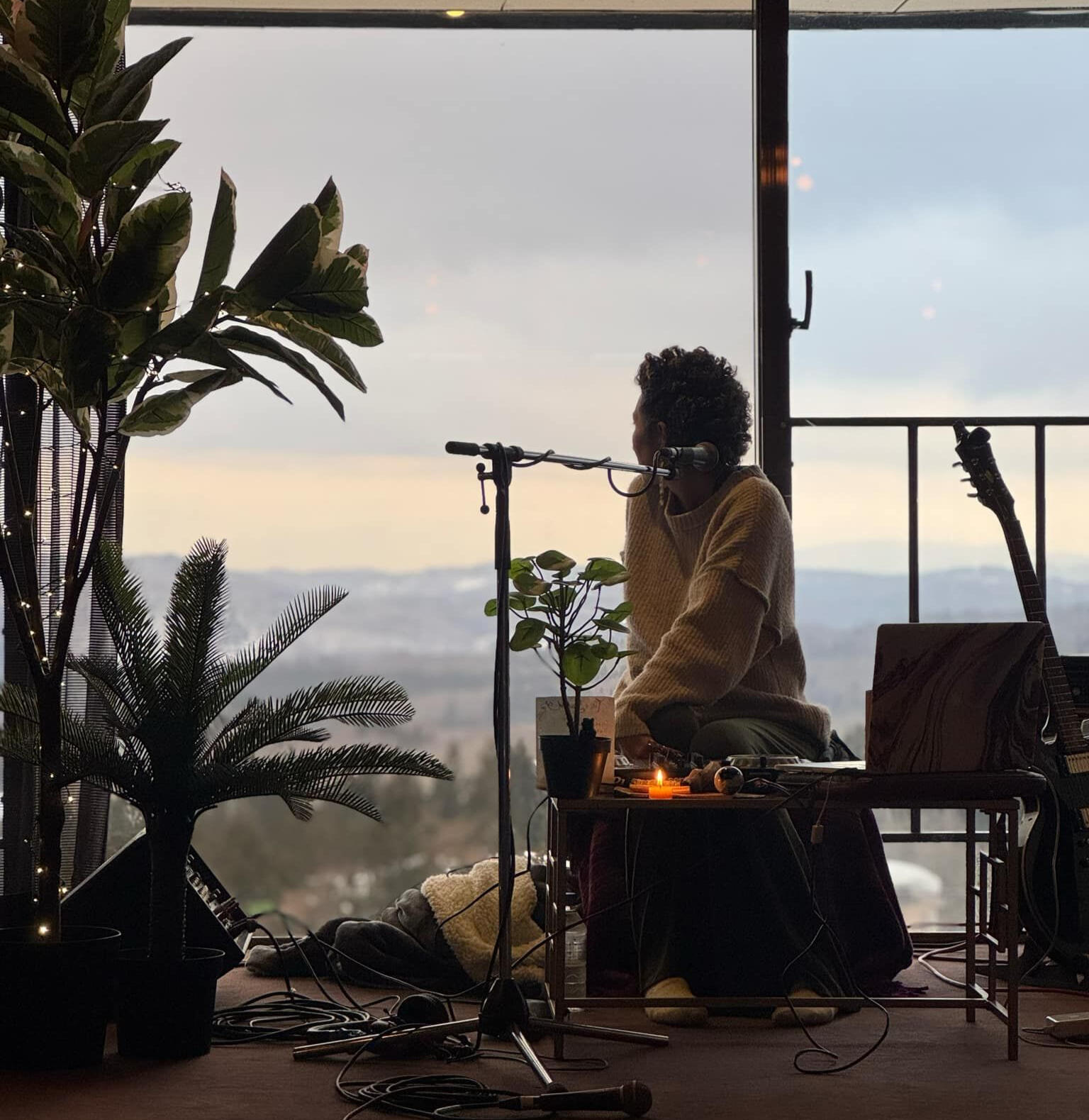 Warrior 2, Group Class Yoga, workshops, Vinyasa.